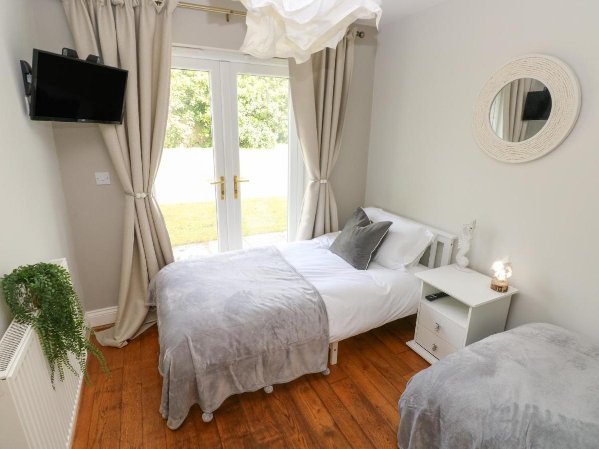 Seashells Apartment เท็นบี ภายนอก รูปภาพ